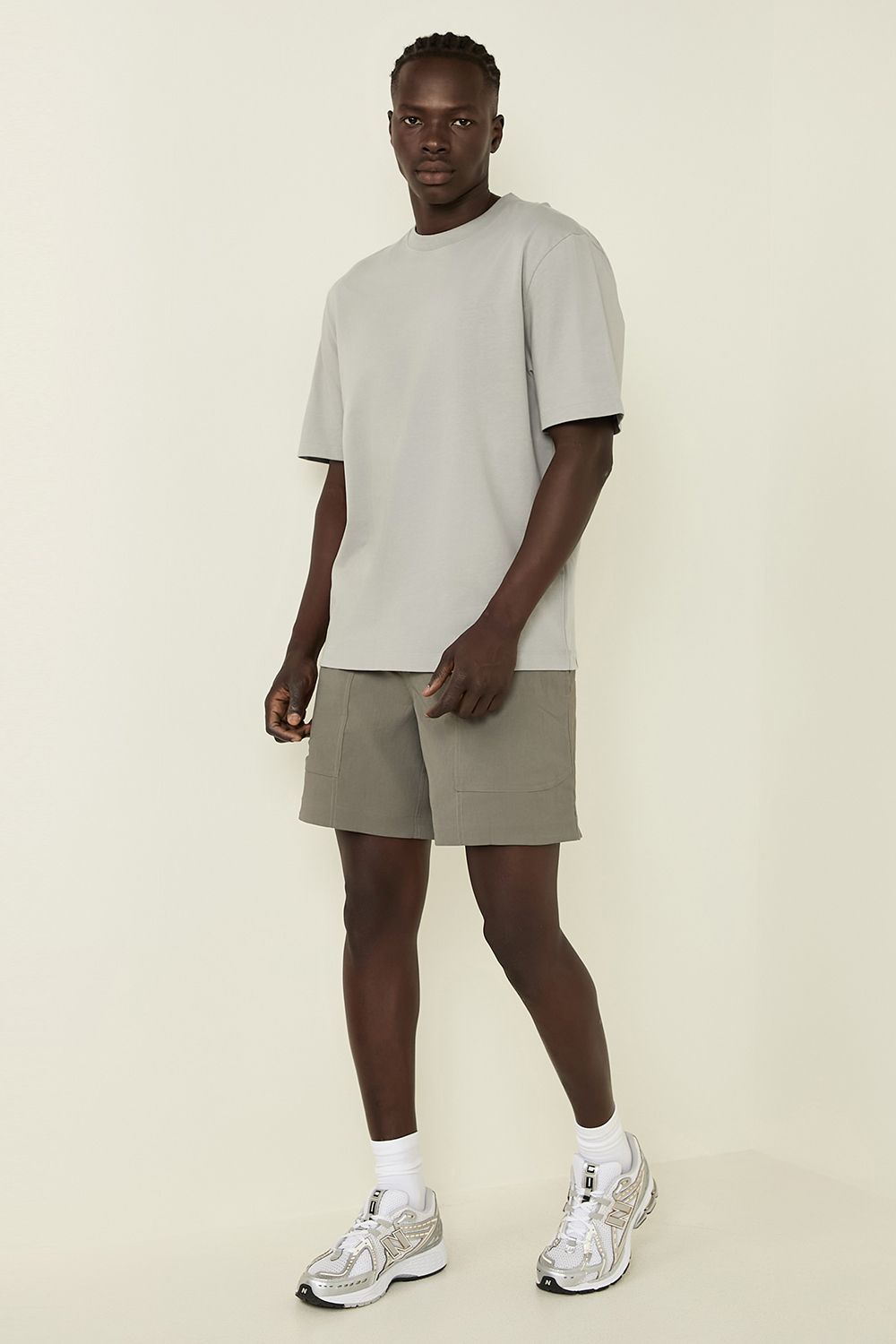 Relaxed-Fit Pull-On Short Light Woven